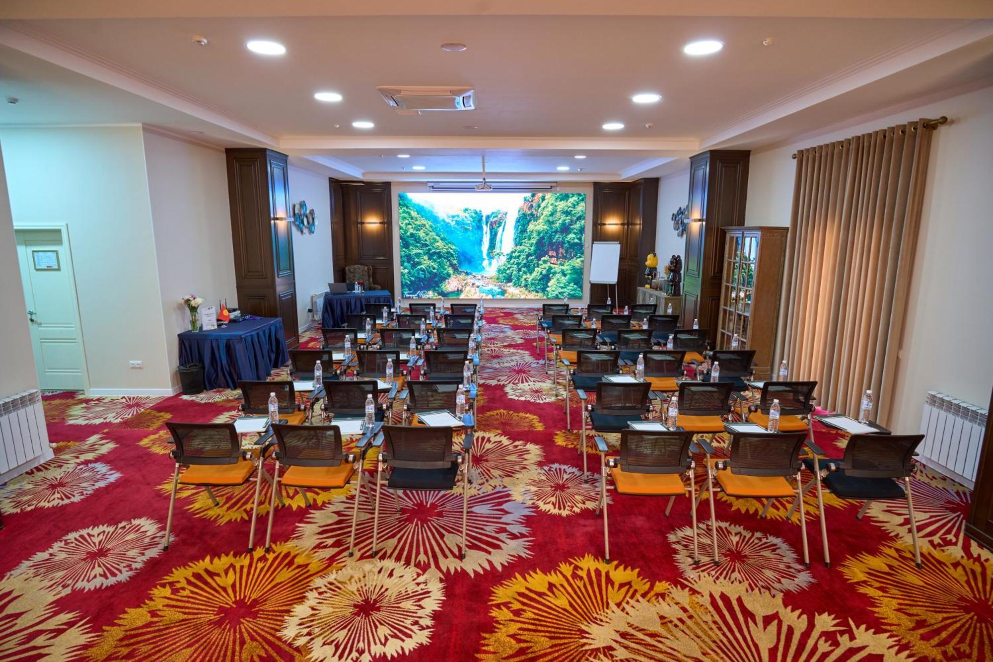 Garden Hotel & Spa Bishkek Luaran gambar