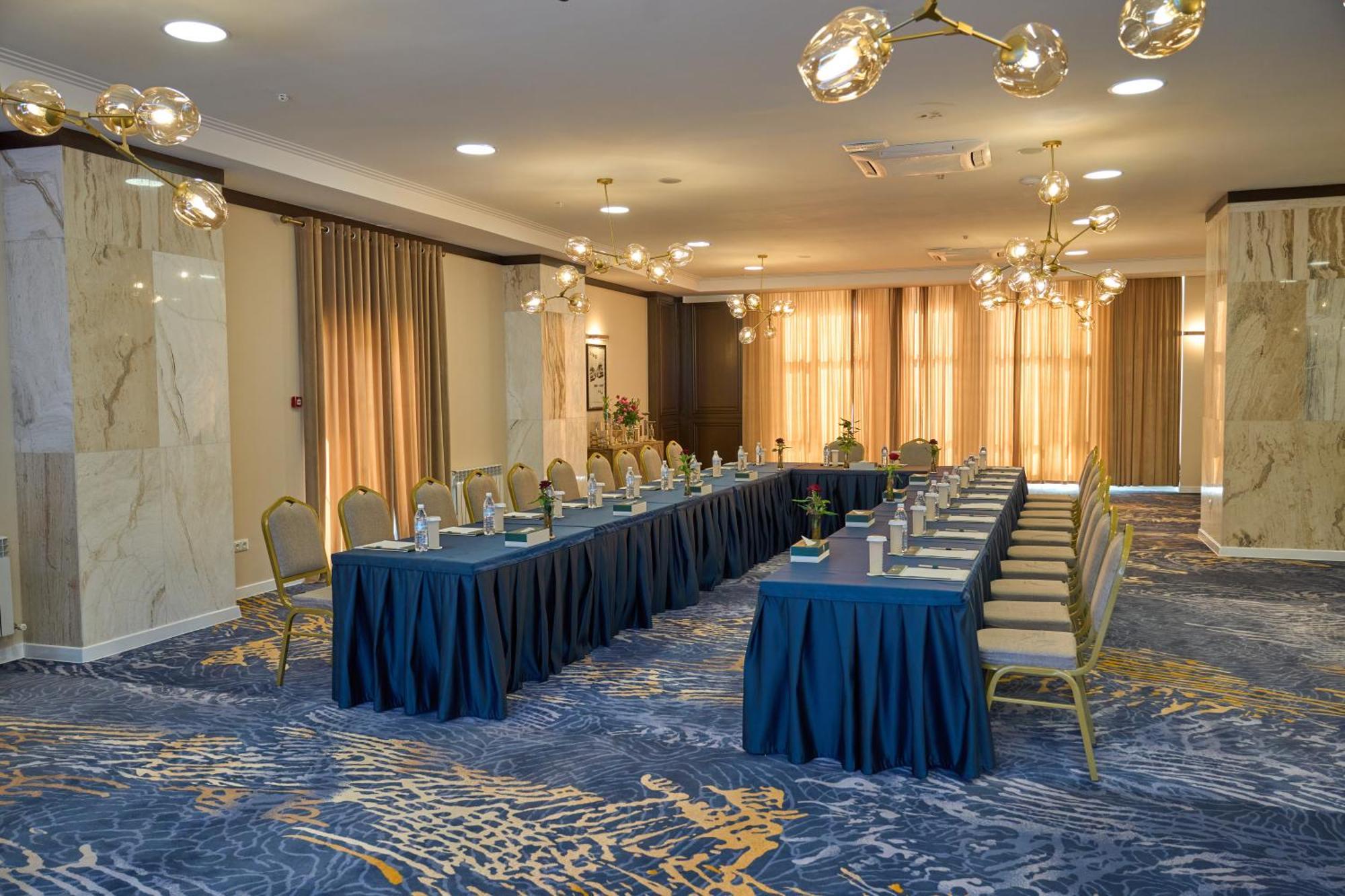 Garden Hotel & Spa Bishkek Luaran gambar