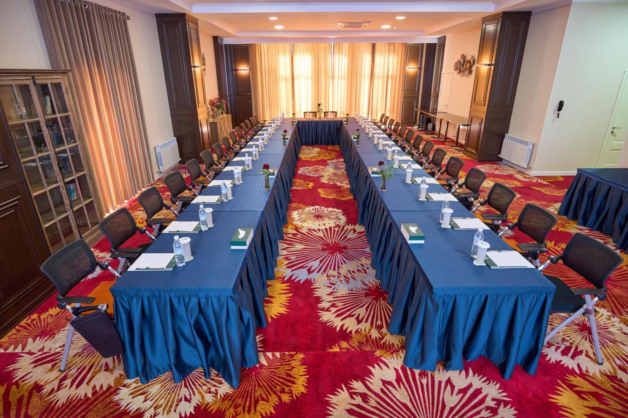 Garden Hotel & Spa Bishkek Luaran gambar