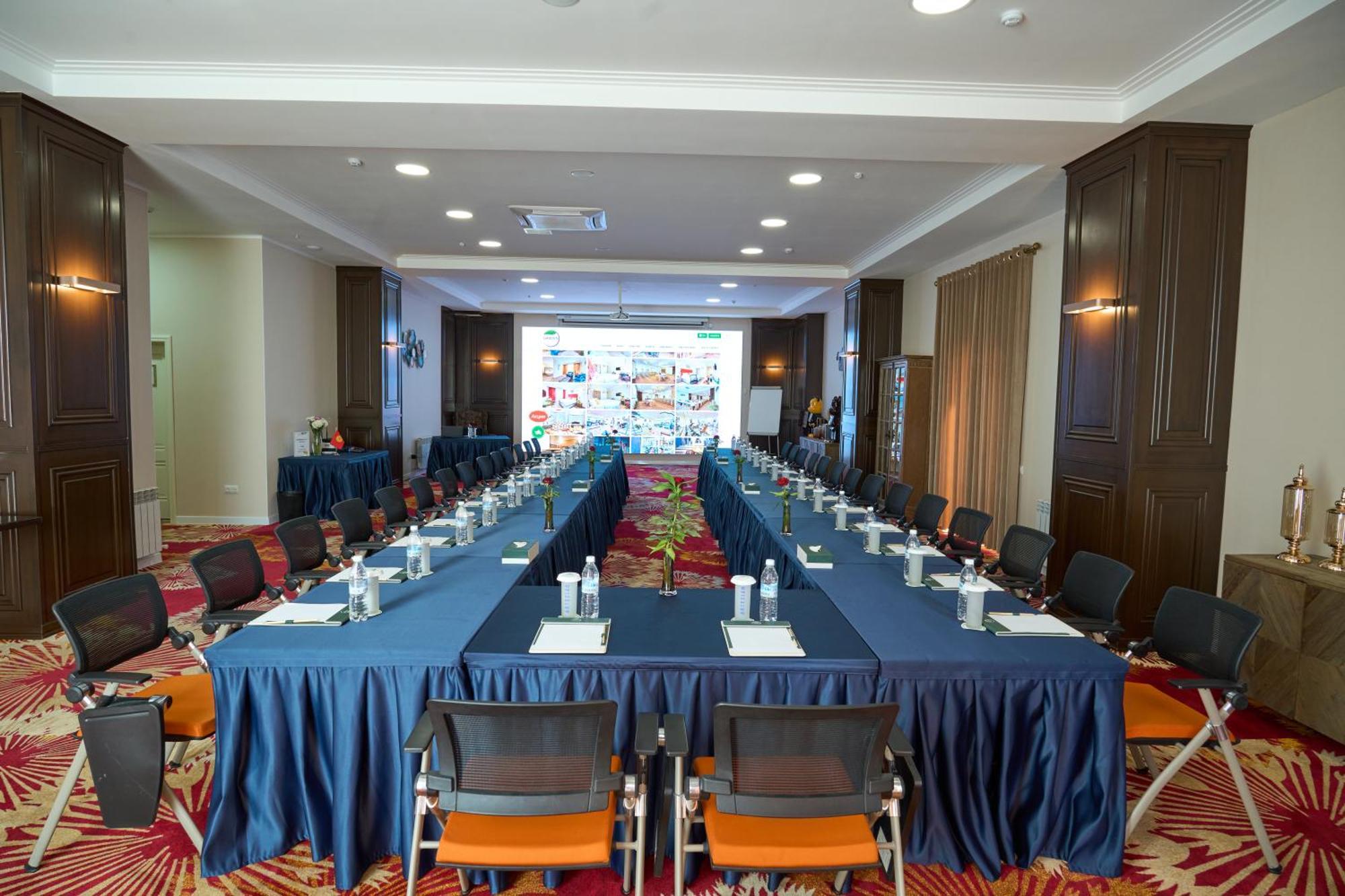 Garden Hotel & Spa Bishkek Luaran gambar
