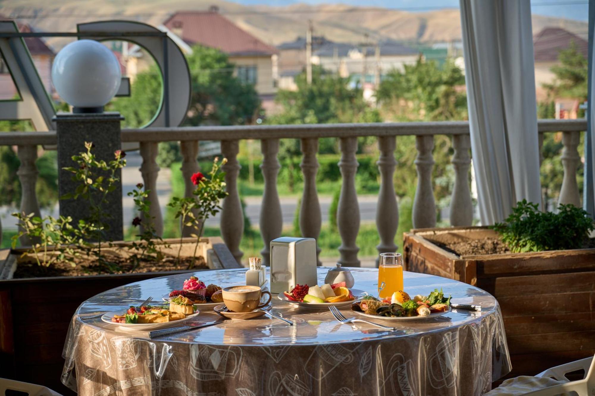 Garden Hotel & Spa Bishkek Luaran gambar